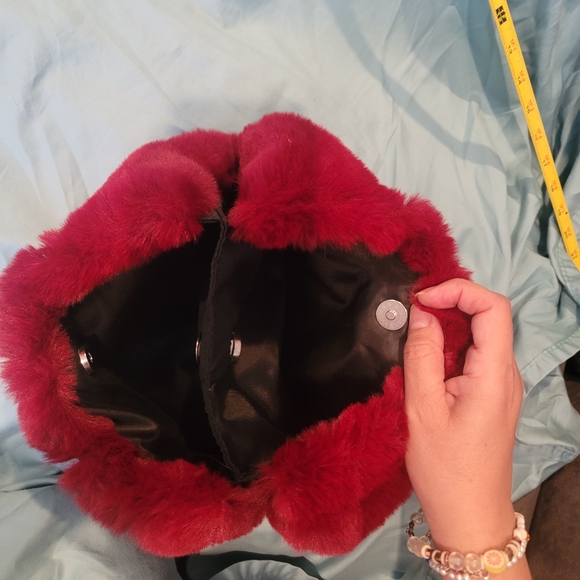 Coco Rose Beach & Resort.  Faux Fur Top Handle Bag/Merlot - Picture 3 of 10